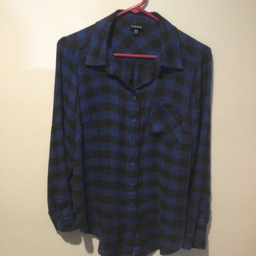 TORRID LONG SLEEVE BLUE & BLACK PLAID BUTTON UP BLOUSE   00  US SIZE 10 MED LARG